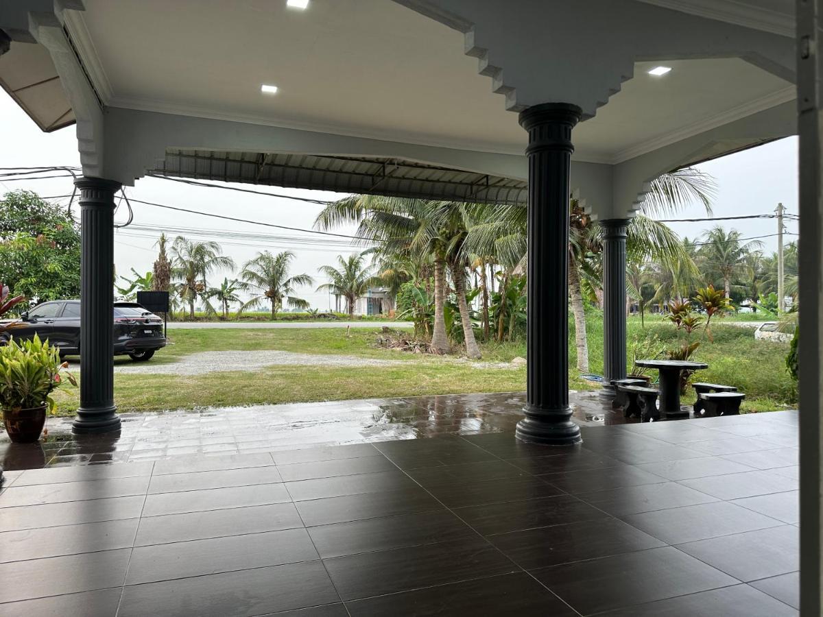 Ary&Zz Homestay For Islam Guests Tanjung Karang Exterior foto